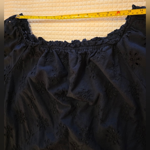 Crown & Ivy Women's Navy Eyelet Peasant Top - Size XL - Picture 6 of 9